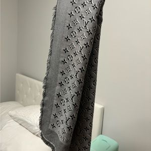 Louis Vuitton scarf. Used twice